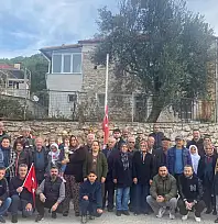 Kızılbel'de Atatürk İçin Köy Meydanında Anma Töreni