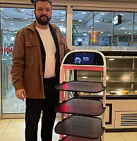 Restoranda Servis Robotu Kullanılıyor