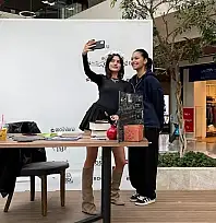 Yazar Aslı Arslan Fethiye'de hayranlarıyla buluştu