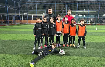 Atletik Futbol Akademi'de Küçük Yaş Gruplarına Futbol Eğitimi