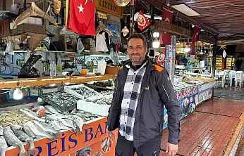 Fethiye Balık Pazarı'nda Küçük Balık Hareketliliği