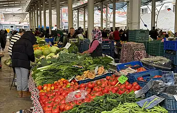 Fethiye Cumartesi Pazarı'nda taze sebze ve meyve fiyatları