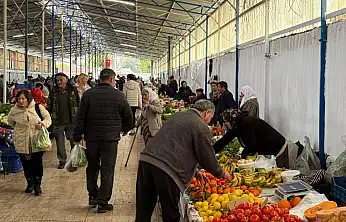 Fethiye'de Cuma Pazarı tezgahlarında sebze ve meyve fiyatları