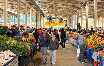 Fethiye'de Cumartesi pazarı esnafı dertli