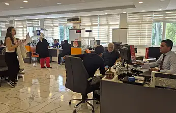 Fethiye'de eski tip ehliyet yoğunluğu Vatandaşlar son günde Nüfus Müdürlüğü'ne akın etti