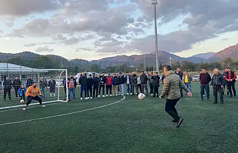 Fethiye'de Kaymakam Akkaya'nın Penaltı Atışıyla Turnuva Başladı