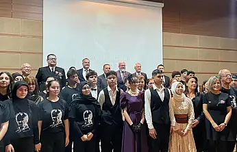 Fethiye'de öğrencilerden Atatürk'e saygı ve özlem dolu anma