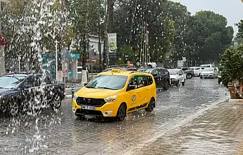 Fethiye'de sağanak ve dolu etkili oluyor
