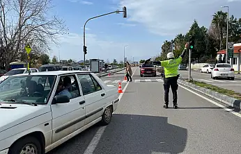 Fethiye Devlet Hastanesi önünde motosiklet ve otomobillere yönelik uygulama