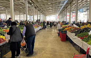 Fethiye Patlangıç Pazarı'nda vatandaşlar bütçelerine göre alışveriş yaptı