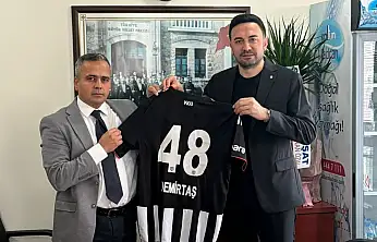Kamil Mutlu Demirtaş'a Beşiktaş forması hediye edildi