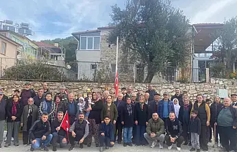 Kızılbel'de Atatürk İçin Köy Meydanında Anma Töreni