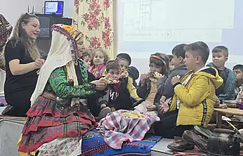 Ramazan Kıvrak, Fethiye'de öğrencilerle yöre kültürünü paylaştı