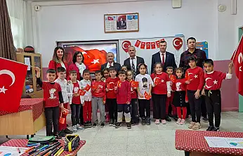 Seydikemer'de öğrenciler ikinci döneme 'Bayrak Sevgisiyle' başladı