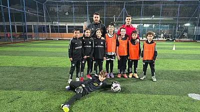 Atletik Futbol Akademi'de Küçük Yaş Gruplarına Futbol Eğitimi