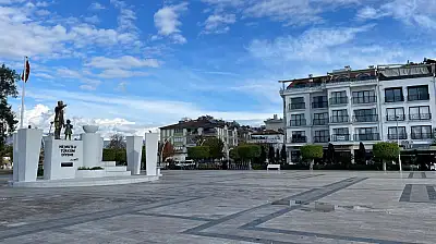 Beşkaza Meydanı sessizliğe bürüdü