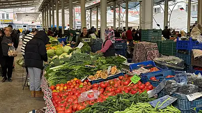 Fethiye Cumartesi Pazarı'nda taze sebze ve meyve fiyatları