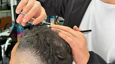 Fethiye'de 20 yıllık berber Özkan Tugay: 'Çırak bulamaz hale geldik'