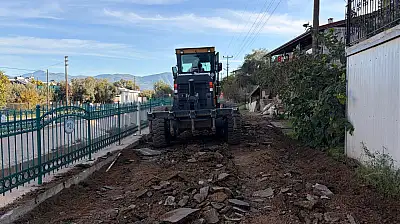 Fethiye'de Hıdırlık mevkii kanal boyunda yol çalışmaları başladı