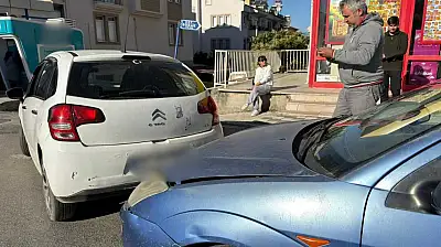 Fethiye'de iki araç çarpıştı maddi hasar oluştu