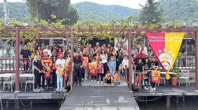 Galatasaraylılar Cumhuriyet'in 102. yılını coşkuyla kutladı