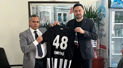 Kamil Mutlu Demirtaş'a Beşiktaş forması hediye edildi