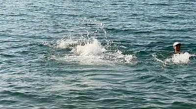 Sıcak havayı Çalış Plajı'nda değerlendirdiler