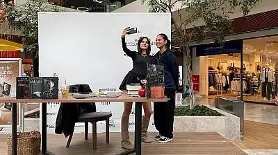 Yazar Aslı Arslan Fethiye'de hayranlarıyla buluştu