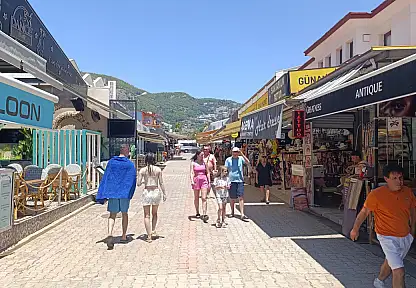 Ölüdeniz'de Turizm Yavaş İlerliyor