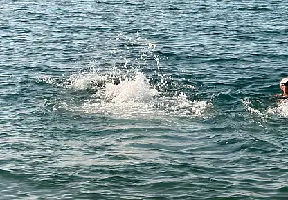 Sıcak havayı Çalış Plajı'nda değerlendirdiler