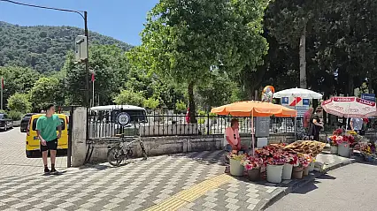 Fethiye'de Arife Günü'nde mezarlıklarda yoğunluk yaşanıyor