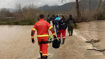 Seydikemer'de Mahsur Kalan Vatandaşlar İtfaiye Ekiplerince Kurtarıldı