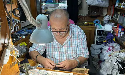 55 Yıldır Eski Saatleri Hayata Döndürüyor