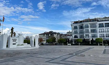 Beşkaza Meydanı sessizliğe bürüdü