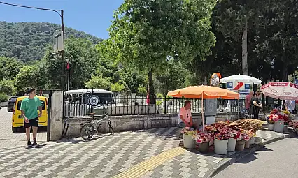 Fethiye'de Arife Günü'nde mezarlıklarda yoğunluk yaşanıyor