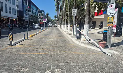 Tur Otobüsü Bariyeri Kırıldı