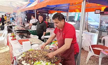 Yeme içme stantlarına ilgi yoğun