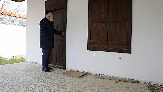Başkan Gümüş, restorasyonu süren Narlı Kahvesinde incelemelerde bulundu