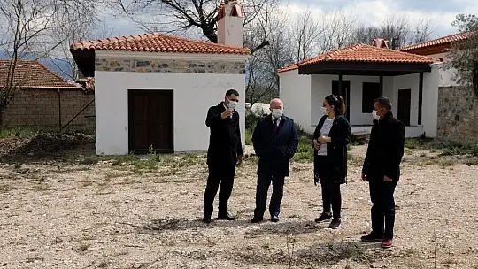 Başkan Gümüş, restorasyonu süren Narlı Kahvesinde incelemelerde bulundu