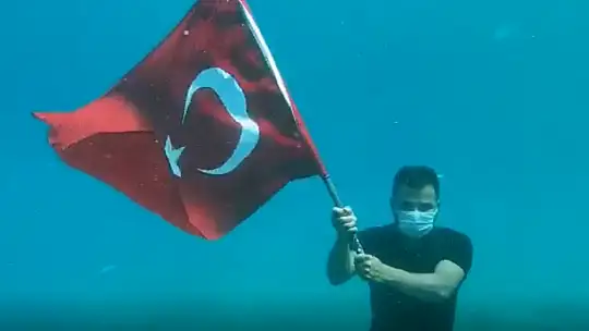 Dalgıç Bulut, 'Bayrağımızı suyun altında da dalgalandırdık'