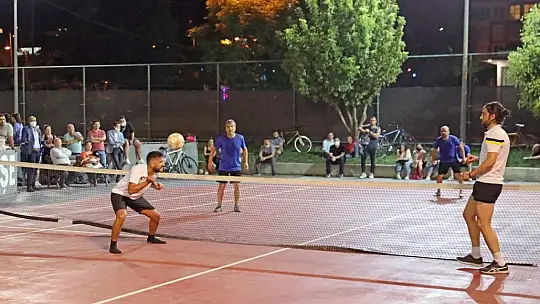 Ayak Tenisi Turnuvası'nda Ödüller Sahiplerini Buldu