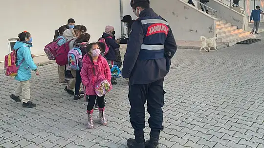 Jandarmadan Okul Çevreleri Servis Araçları Denetimi