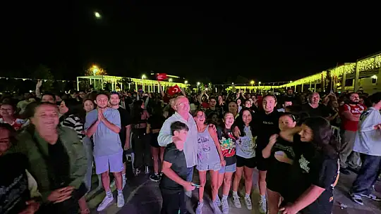 Final Heyecanı Menteşe Kent Meydanı'nda Yaşandı