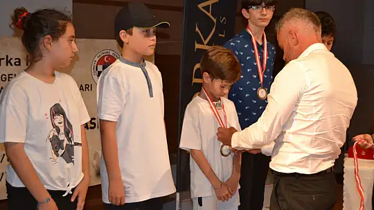 Faik Torunoğulları, Satranç Turnuvasında Ödüller Sahiplerini Buldu