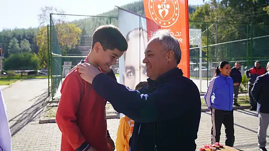 SEYDİKEMER BÜYÜK ATATÜRK KOŞUSU'NDA DERECEYE GİRENLER ÖDÜLLENDİRİLDİ