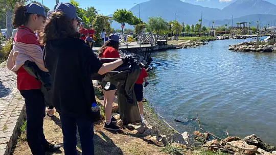 Ördek Adası'nda çevre temizliği yapıldı