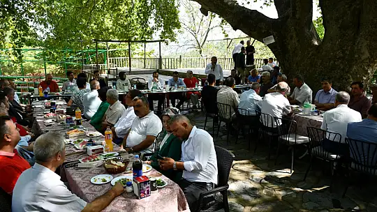 Deprem Bölgesine Atanan Kaymakam'a Veda Yemeği