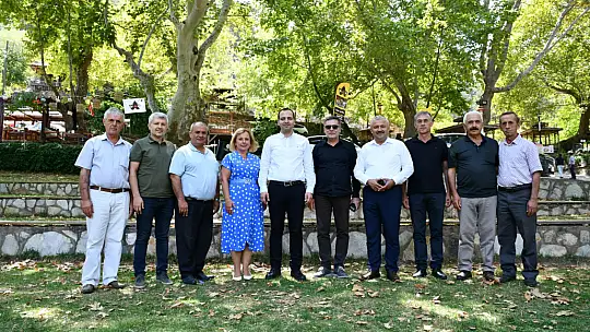 Deprem Bölgesine Atanan Kaymakam'a Veda Yemeği