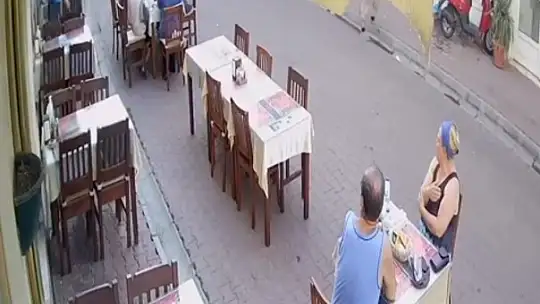 Güvenlik görevlisine saldırı kamerada
