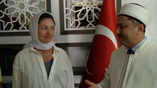 UKRAYNALI YULİA FETHİYE'DE MÜSLÜMAN OLDU